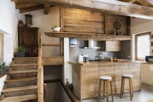 wood-kitchen-in-cottage-style_xs.jpg